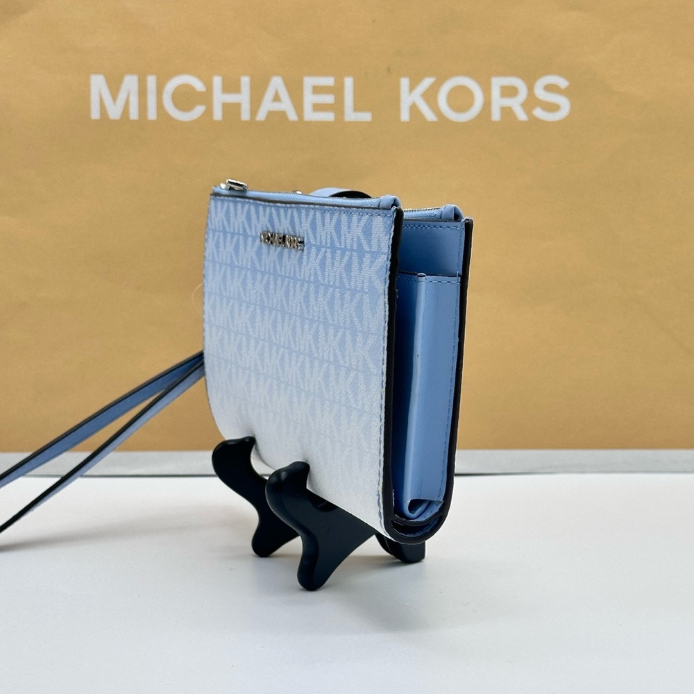 MICHAEL KORS 
Jet Set Large Ombré Logo Wristlet Lt Sky - Picture 3 of 16